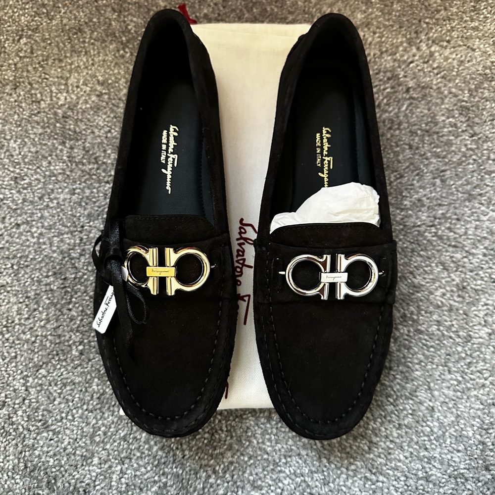 Ferragamo Women's Berra Reversible Gancini Drivers Loafers - Picture 2 of 6